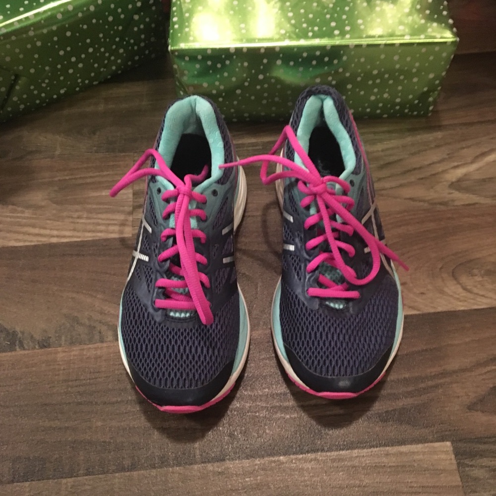 Asics Cumulus Size 6